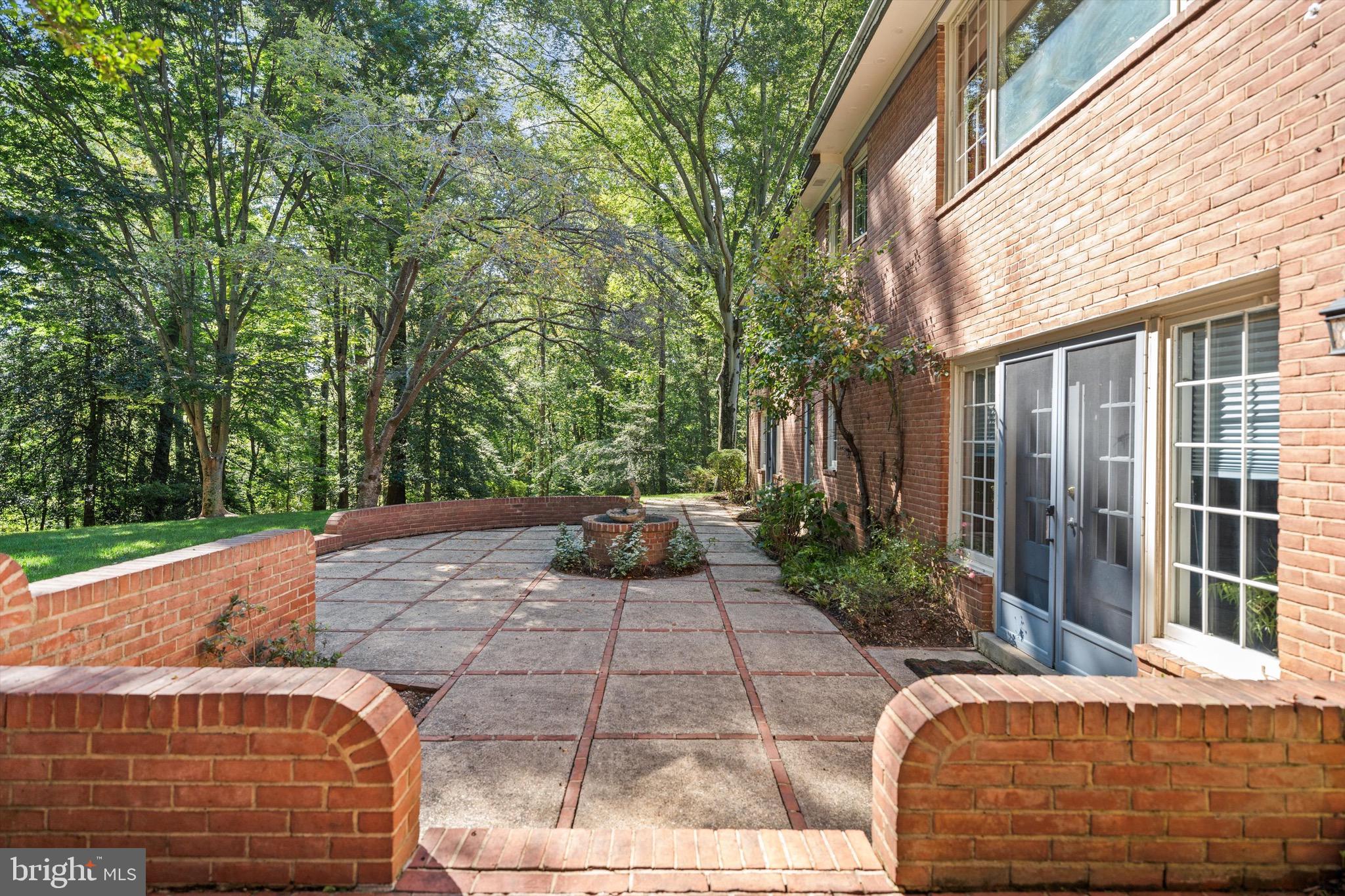 CONGRESSIONAL MANOR - Residential