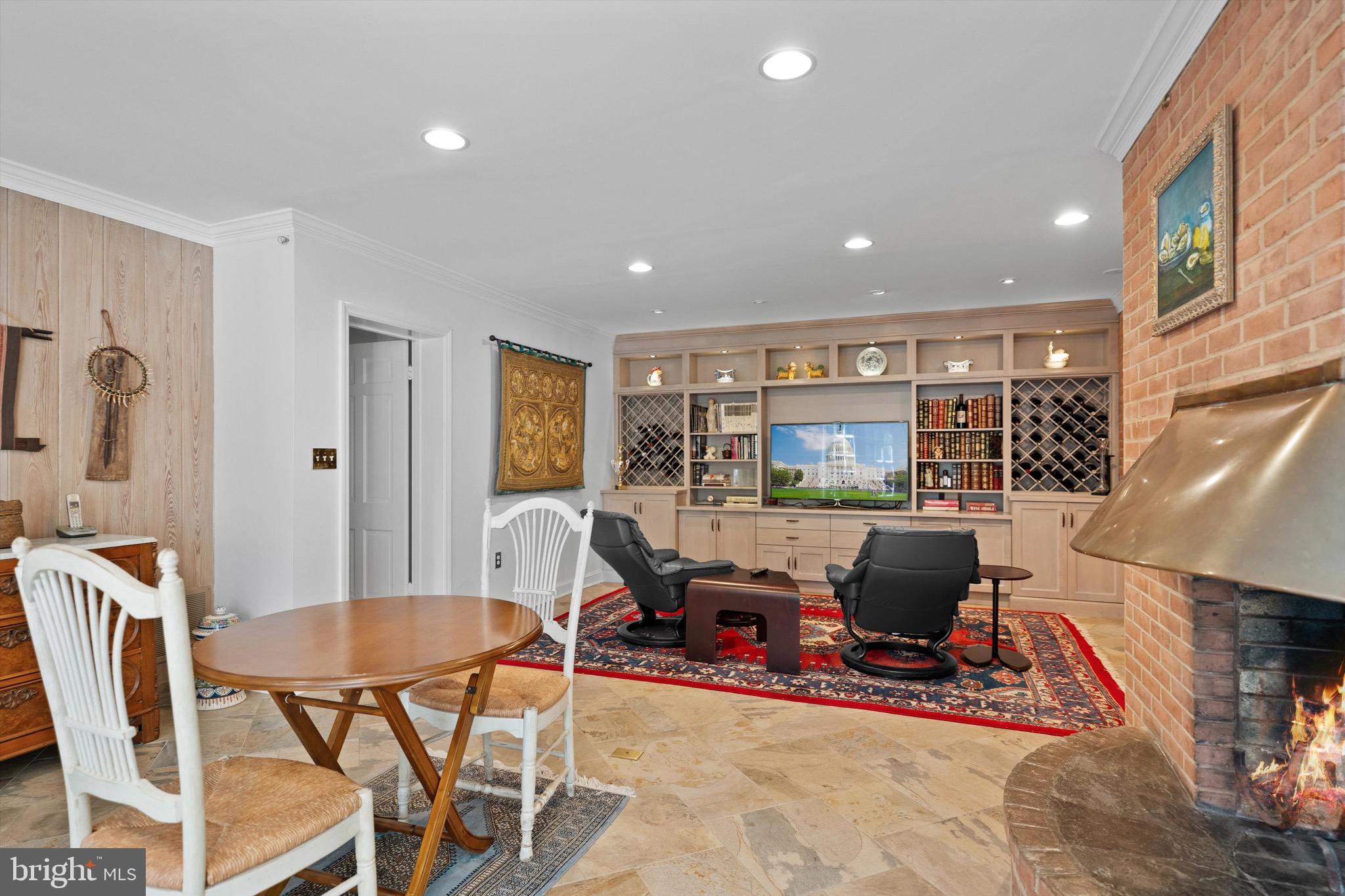 CONGRESSIONAL MANOR - Residential