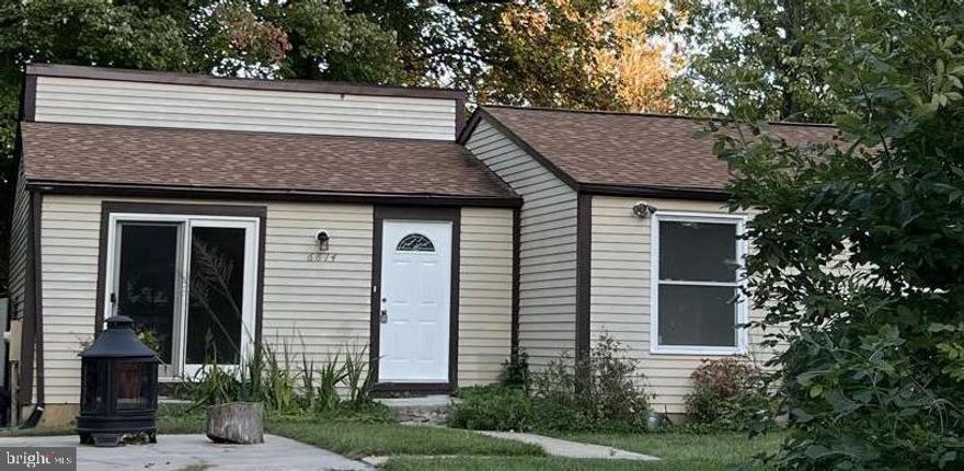 Single Family House, corner lot with fence 3 bedroom with 2 full bath