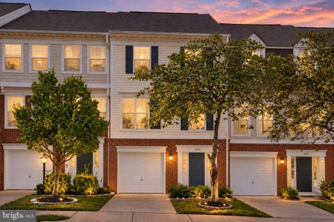 Photo of 8154 Rainwater Circle, MANASSAS, VA 20111 (MLS # VAPW2129952)