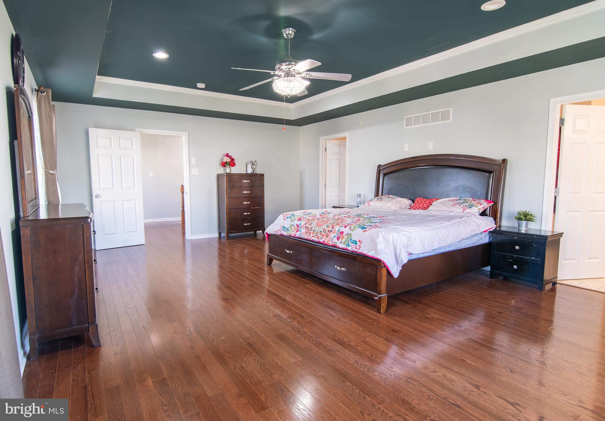 EAST VILLAGE - Residential