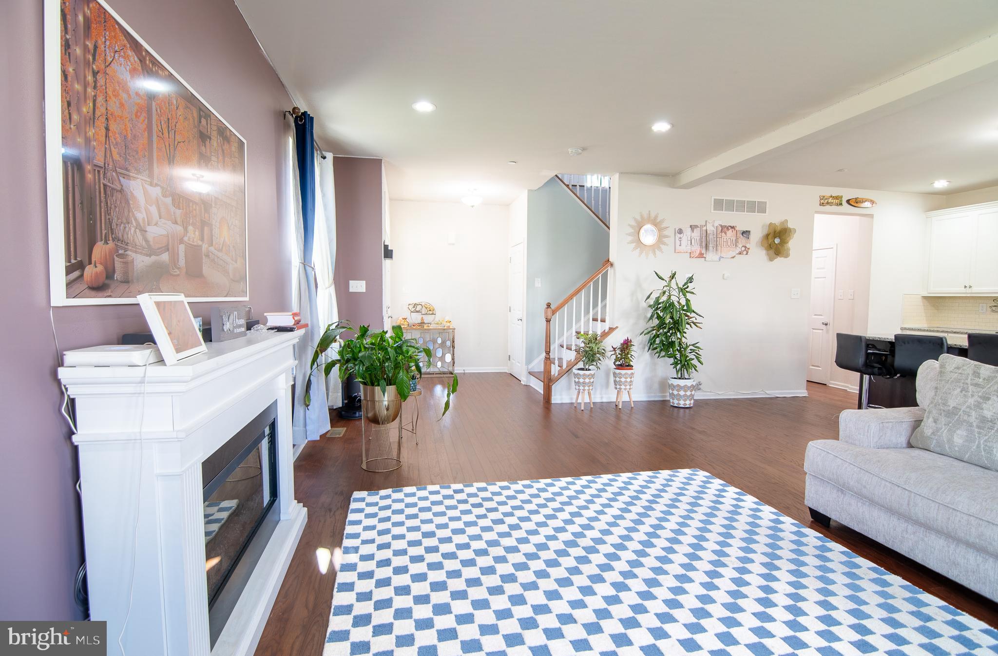 EAST VILLAGE - Residential