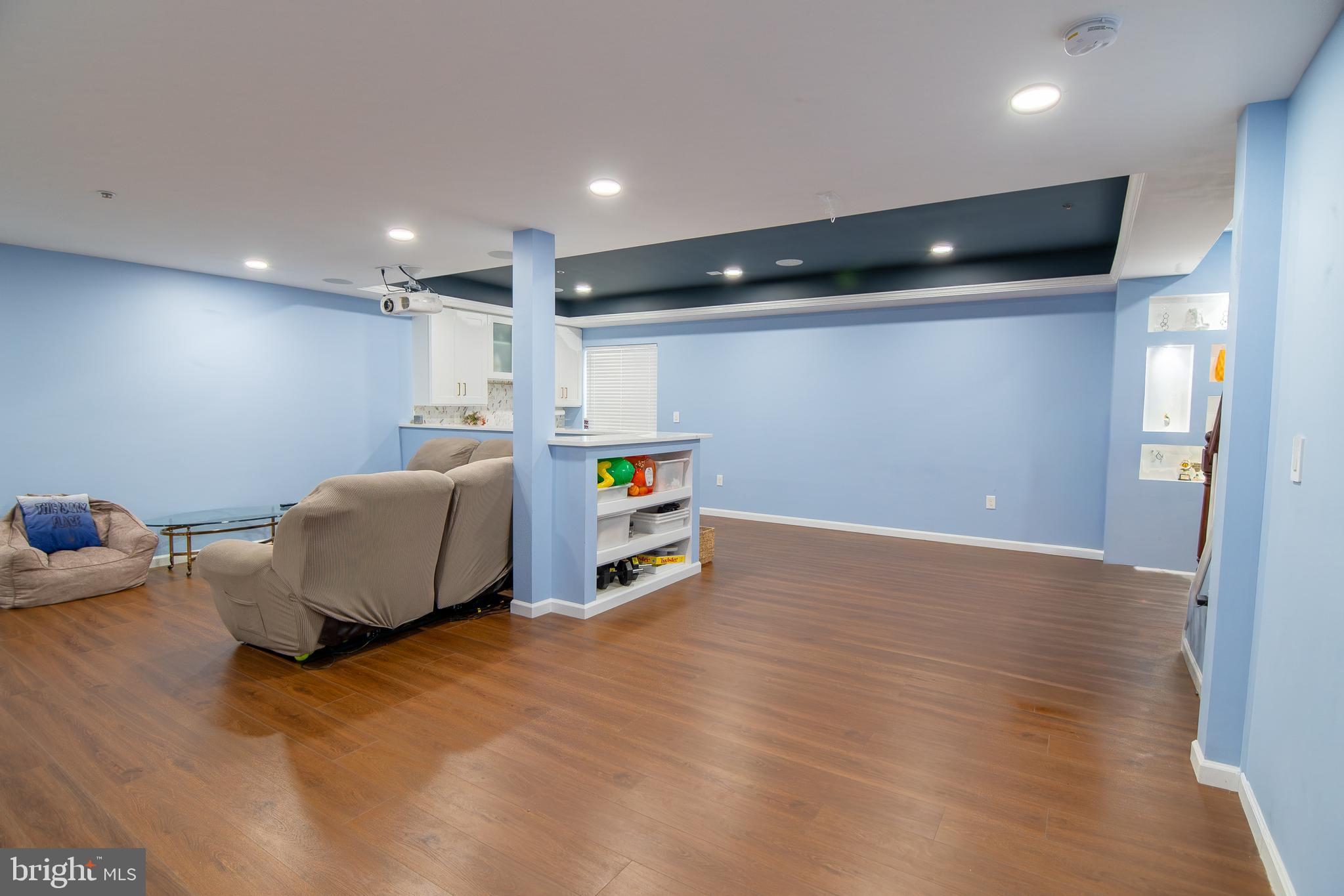 EAST VILLAGE - Residential