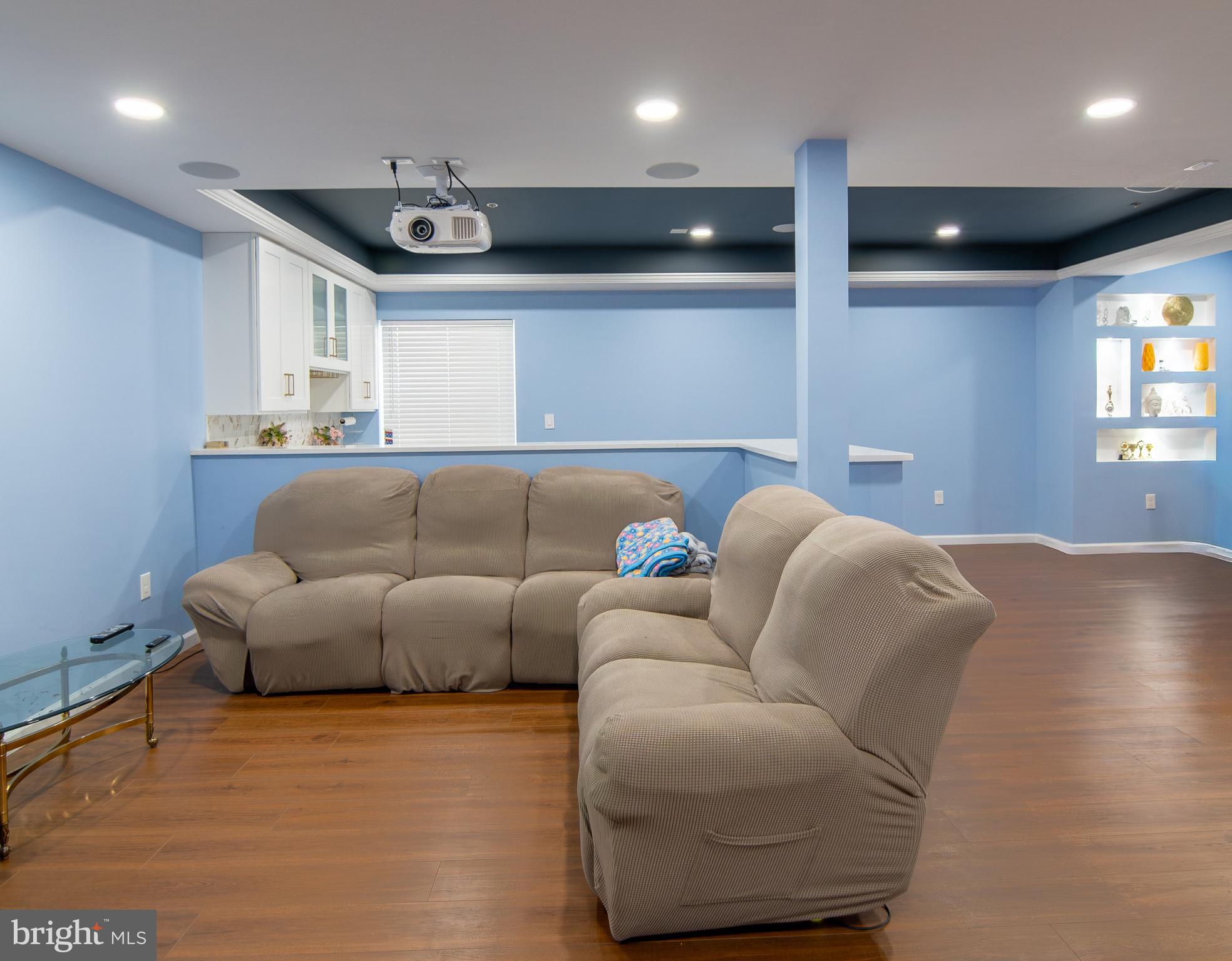 EAST VILLAGE - Residential