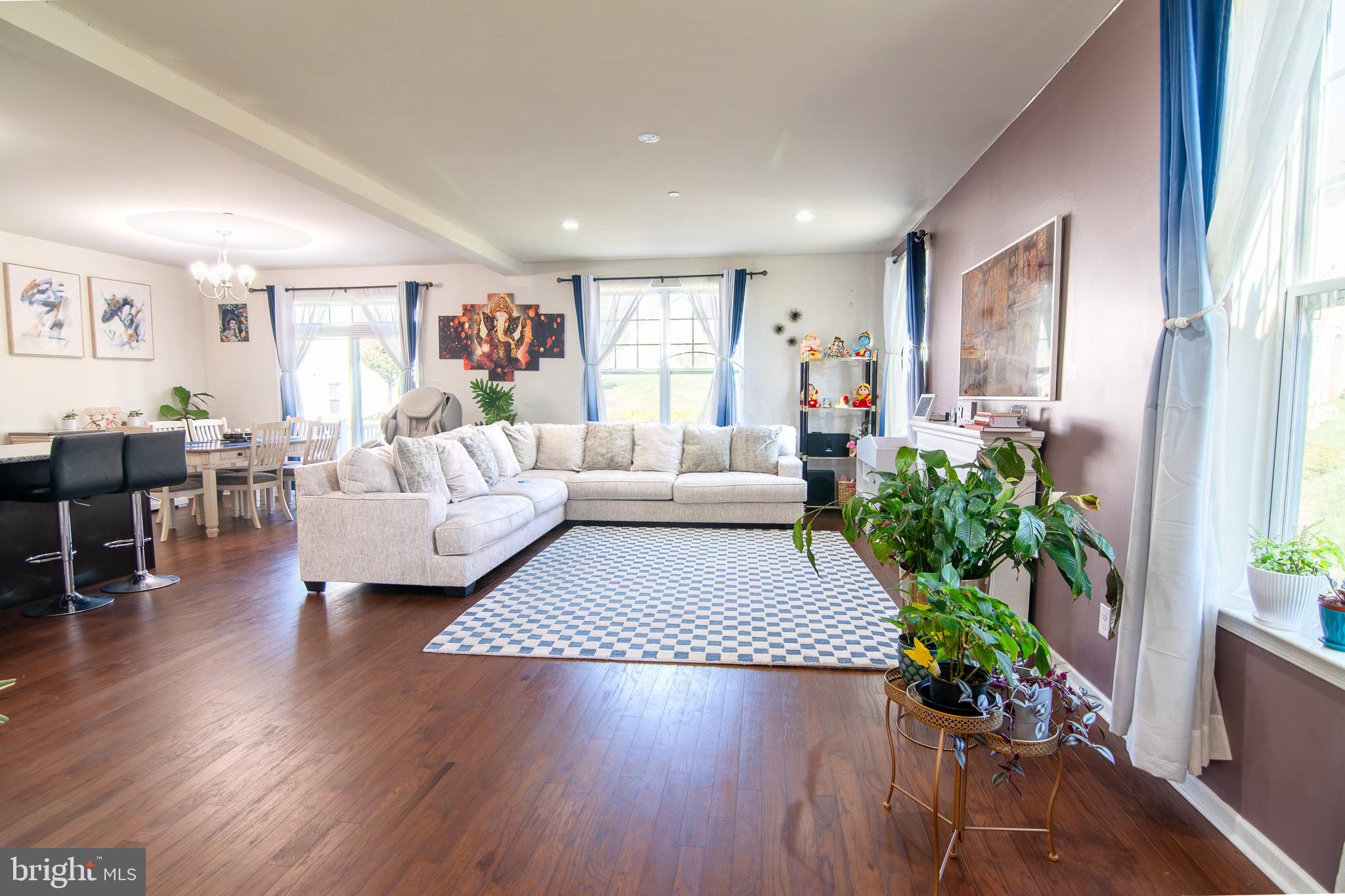 EAST VILLAGE - Residential