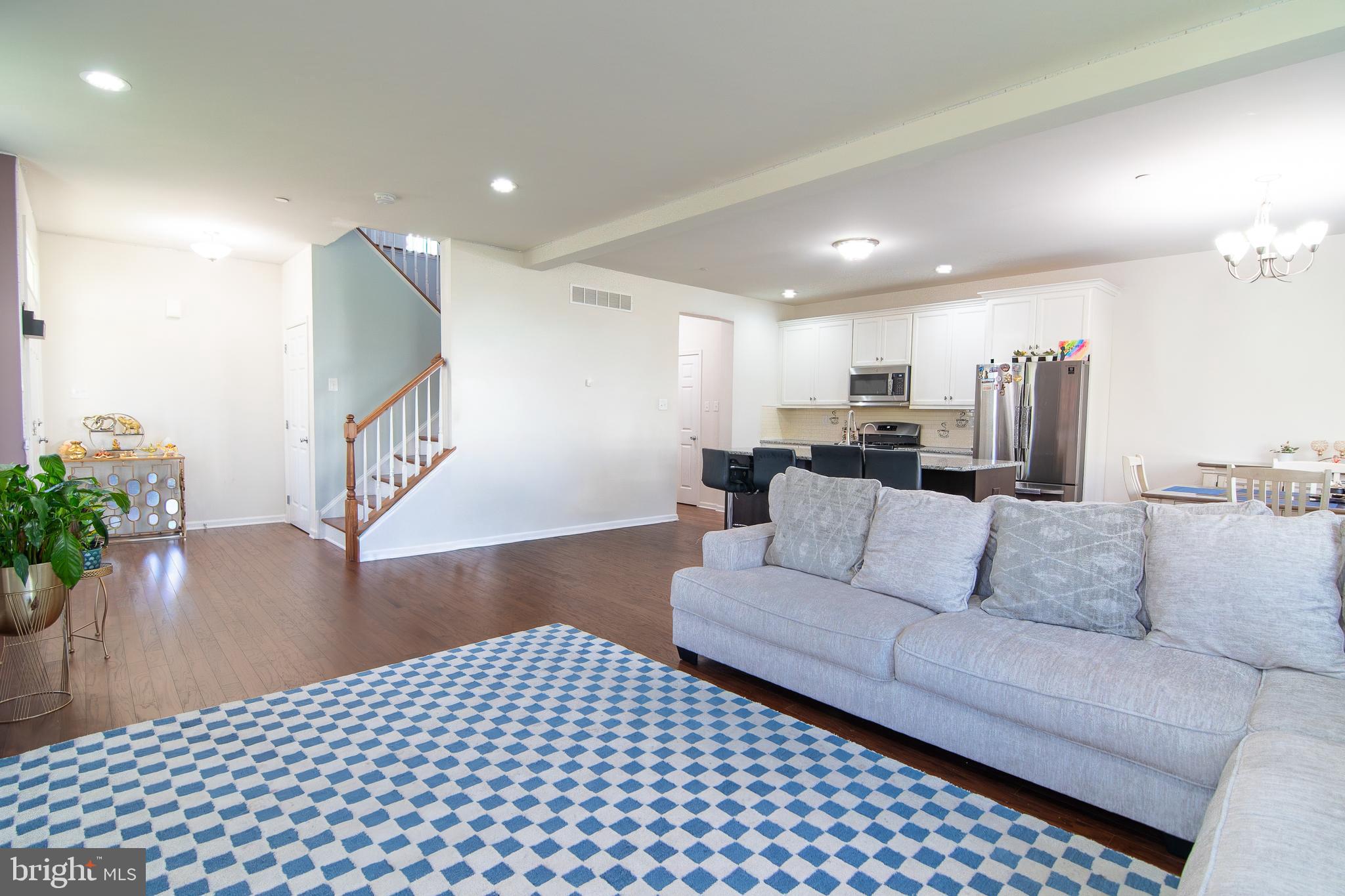 EAST VILLAGE - Residential