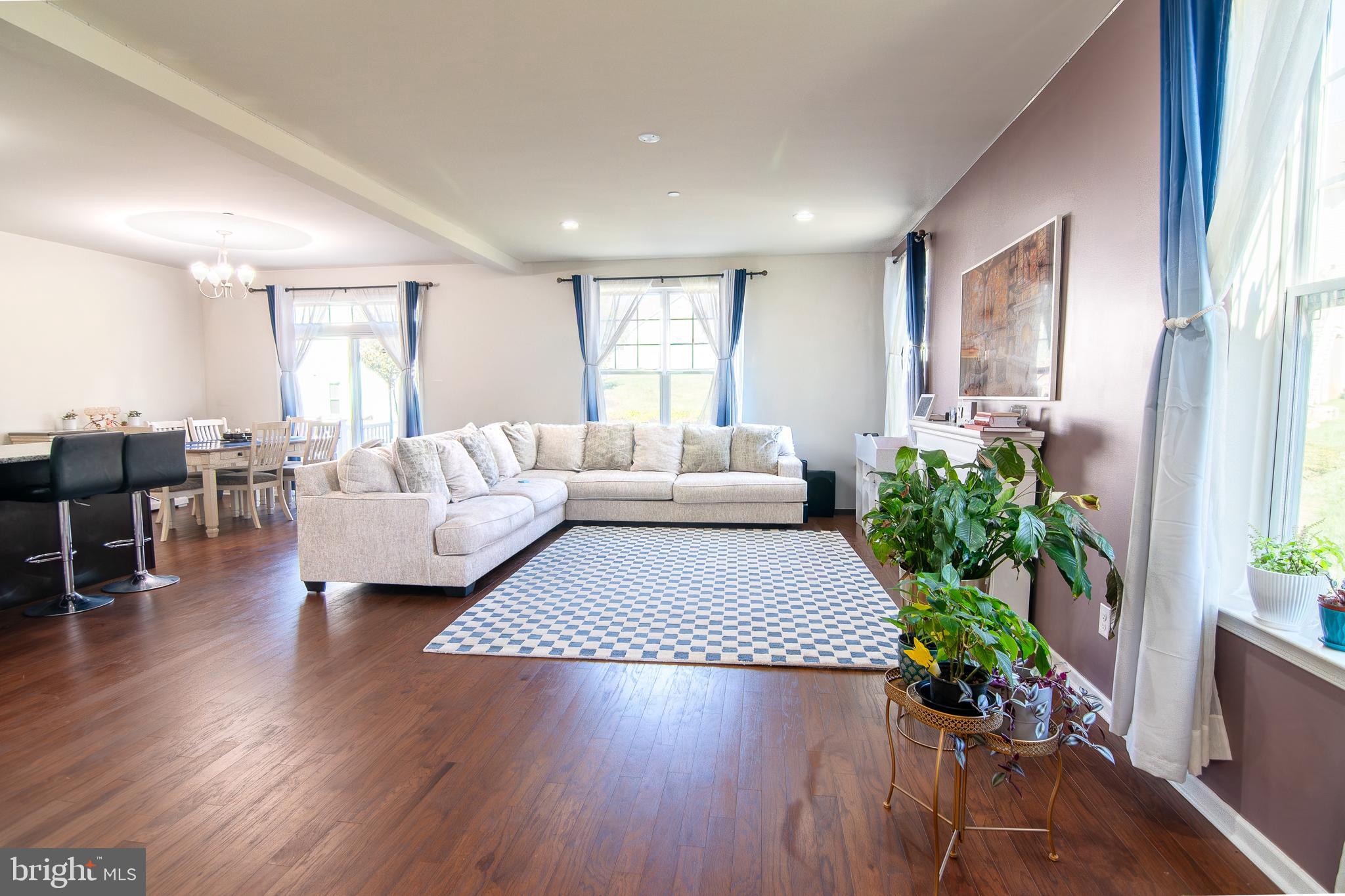 EAST VILLAGE - Residential