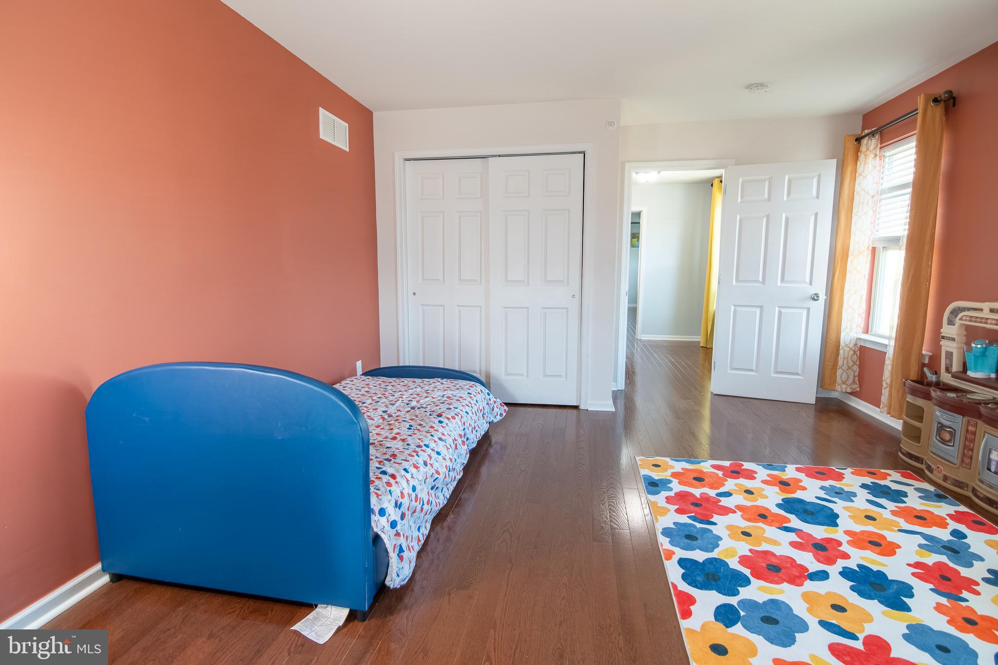 EAST VILLAGE - Residential