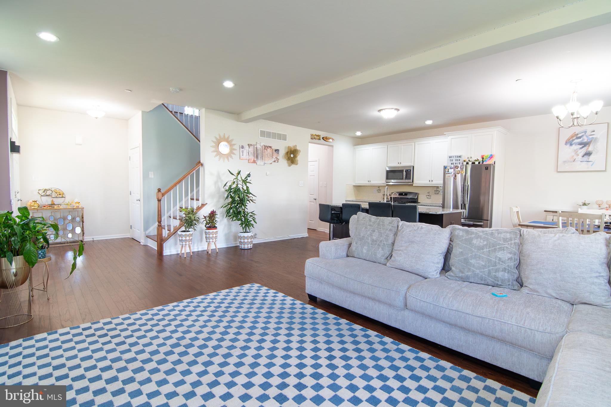 EAST VILLAGE - Residential