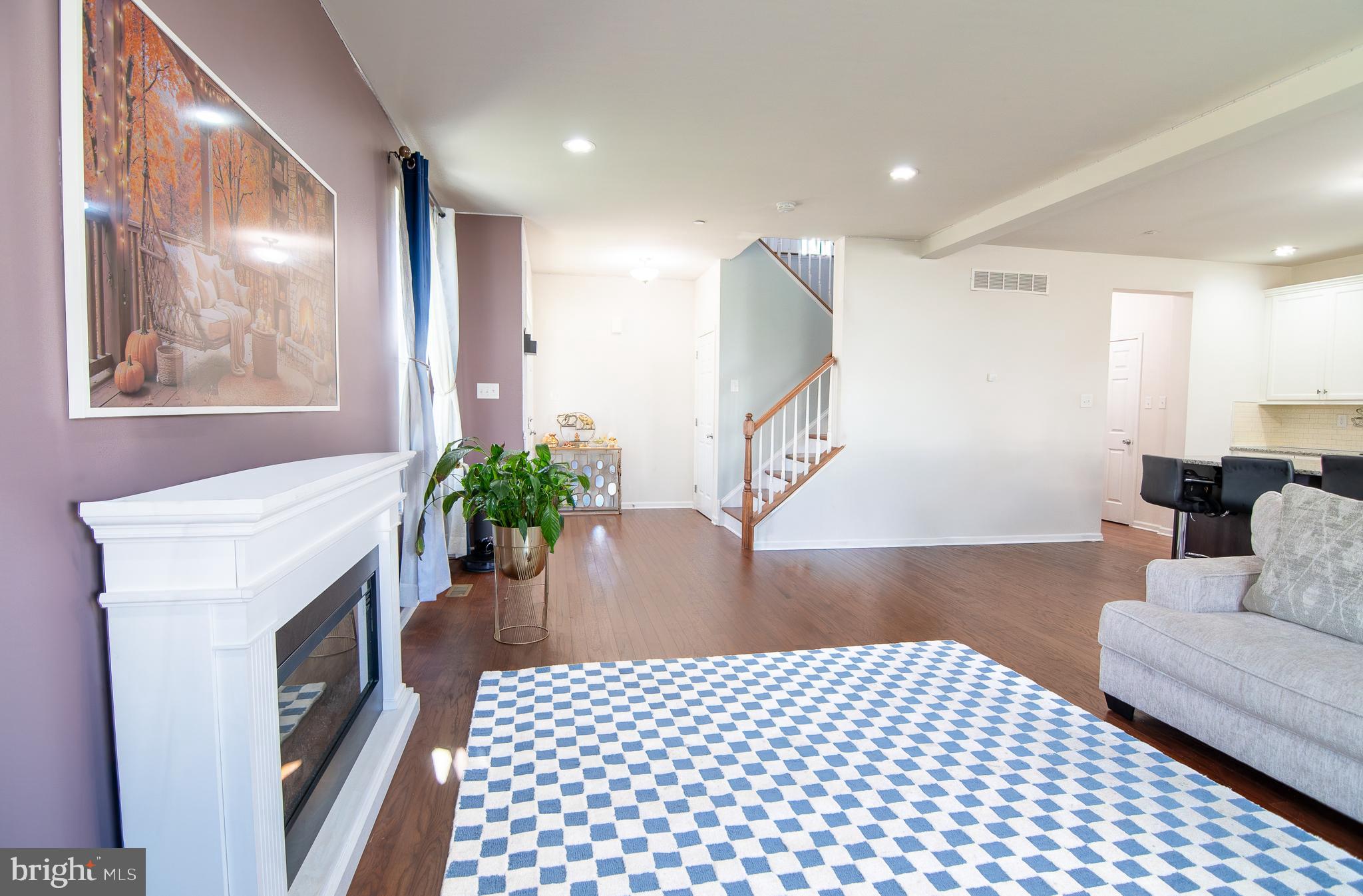 EAST VILLAGE - Residential