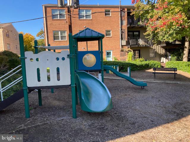 MAYFLOWER SQUARE - Residential