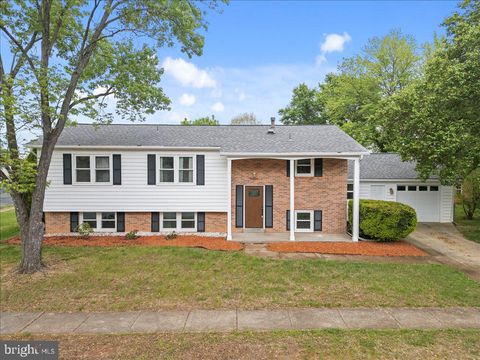 Photo of 7987 Deward Court, MANASSAS, VA 20109 (MLS # VAPW2118562)