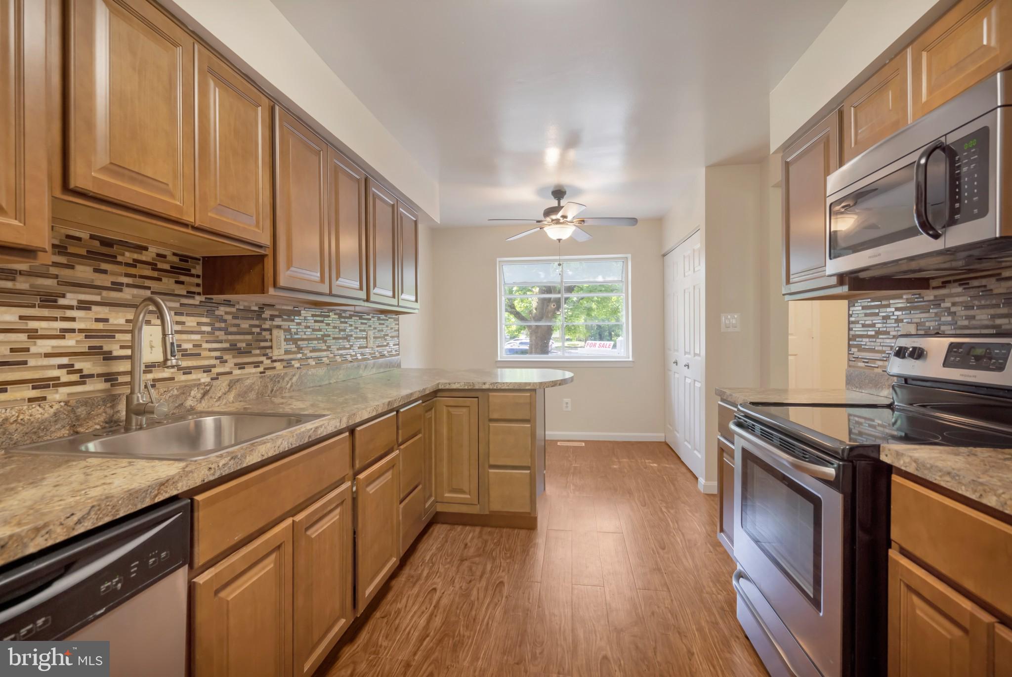 WOODLAND HILLS - Residential