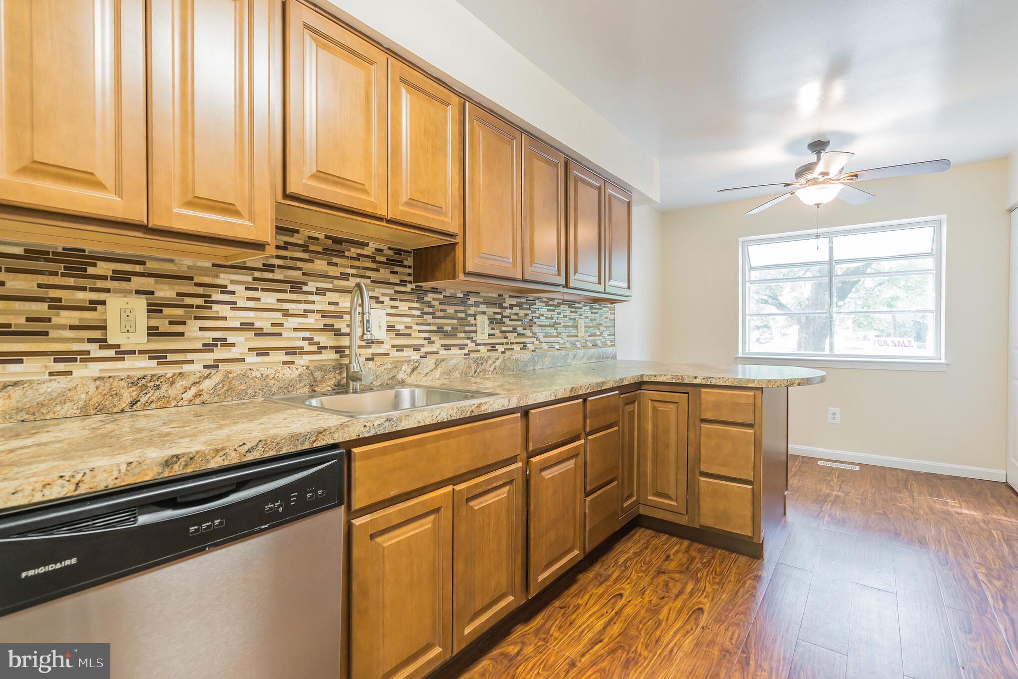 WOODLAND HILLS - Residential