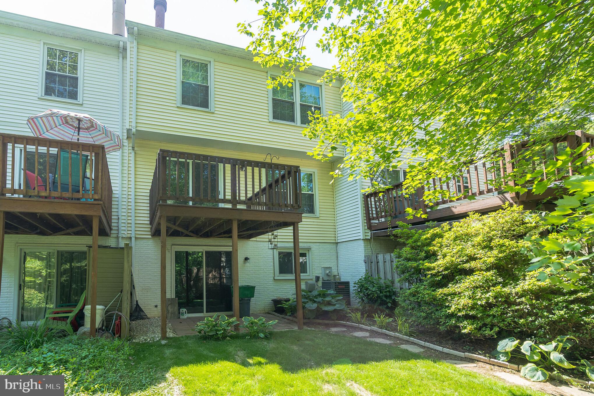 WOODLAND HILLS - Residential