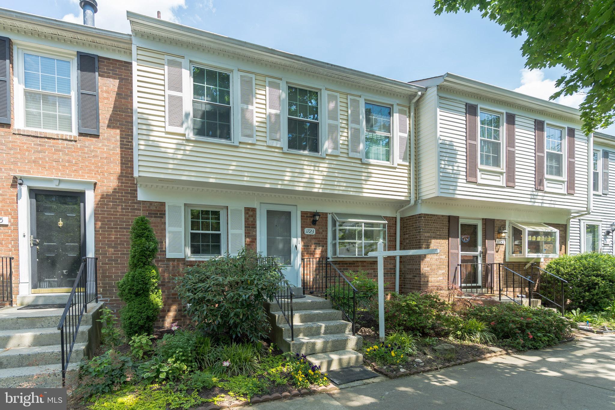 WOODLAND HILLS - Residential