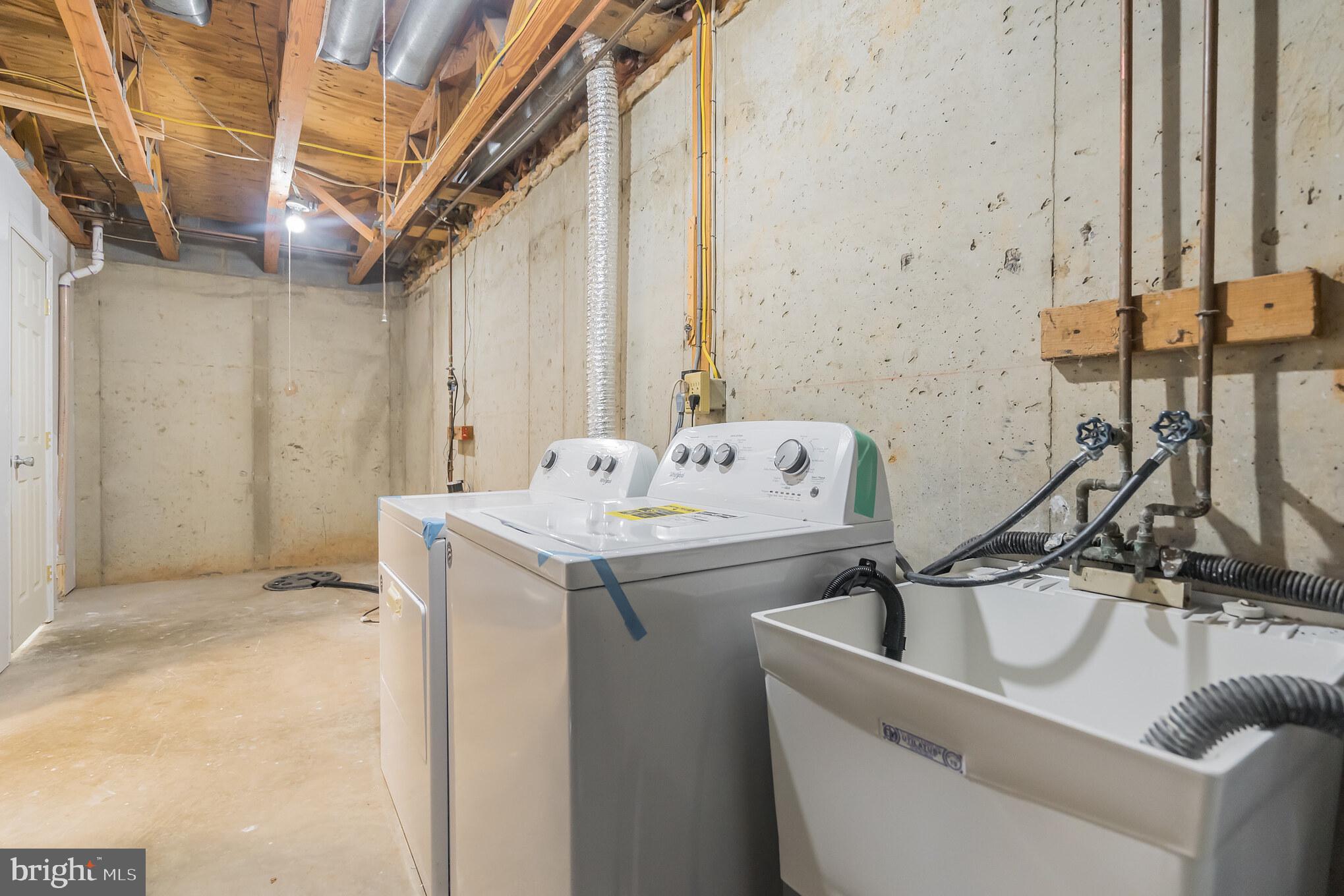 WOODLAND HILLS - Residential