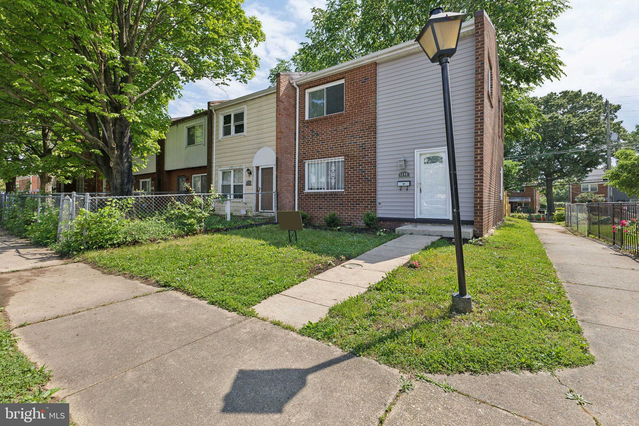 1344 BARNABY TERRACE SE