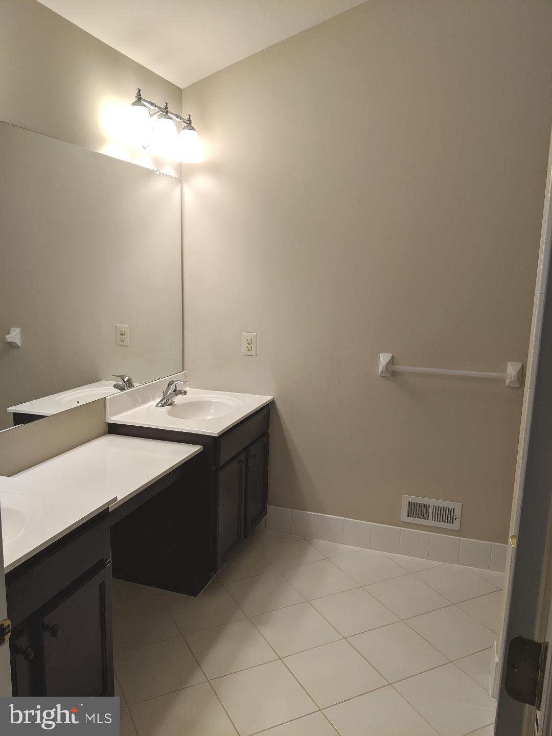 VILL AT COUNTRY VIEW - Residential Lease