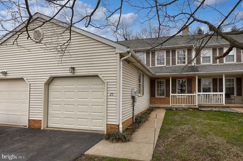 25 GREYTHORNE ROAD LANCASTER PA 17603