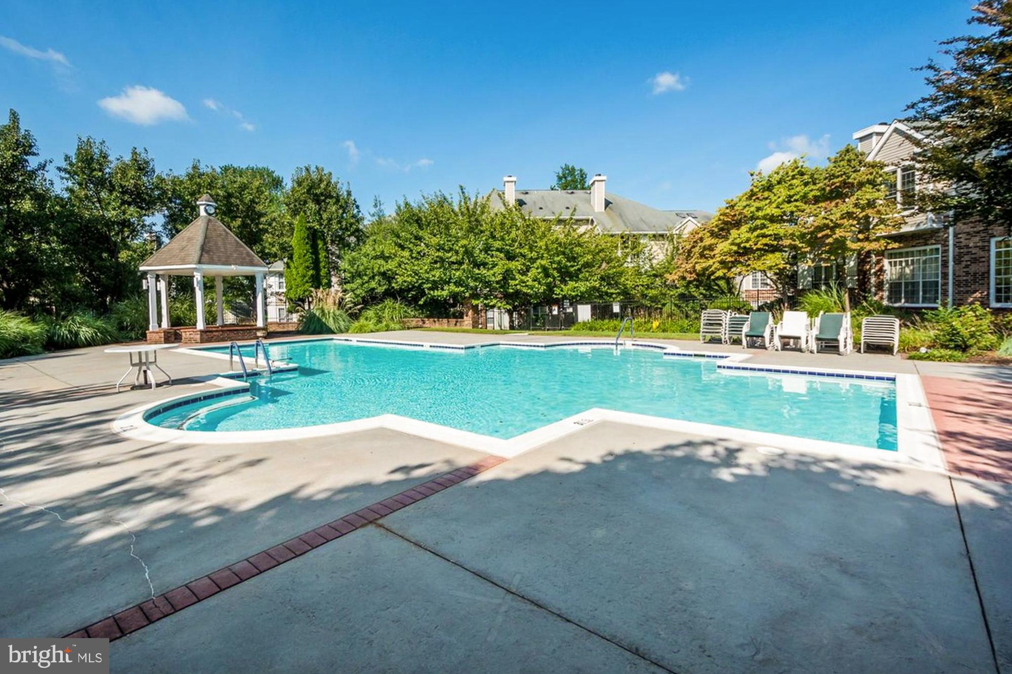 ENGLISH COUNTRY MANOR - Residential