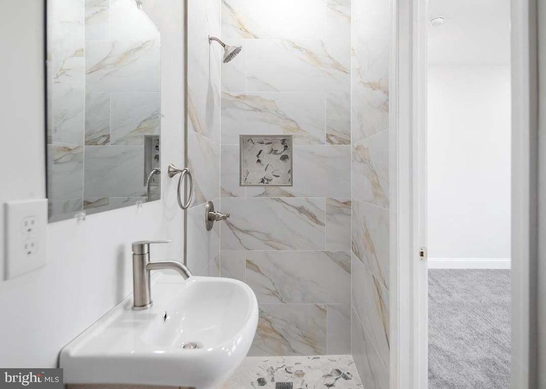 WEST OAK LANE - Residential