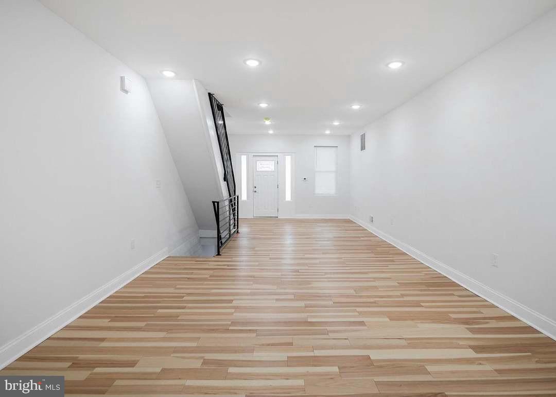 WEST OAK LANE - Residential