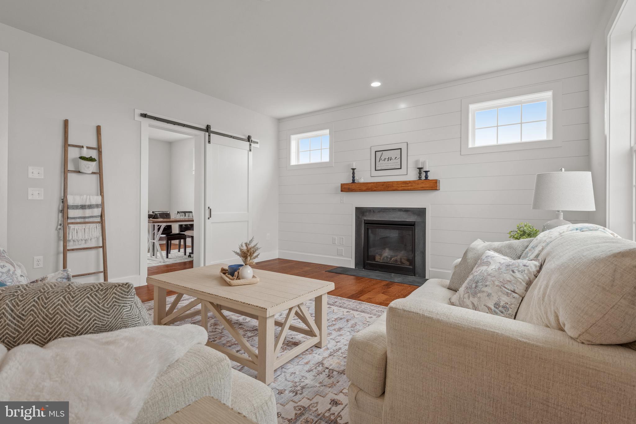 RIVER RIDGE HILLS - Residential