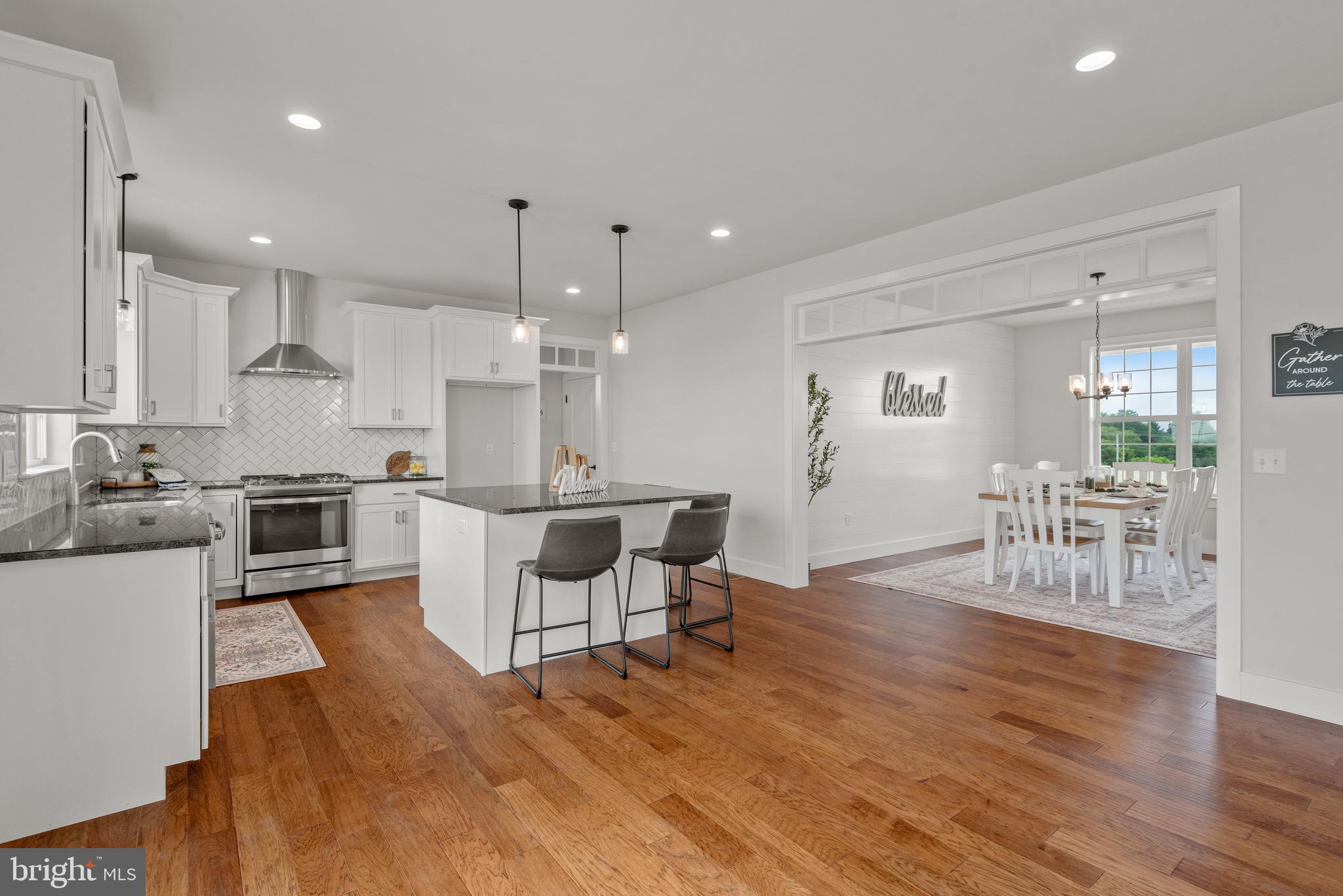 RIVER RIDGE HILLS - Residential