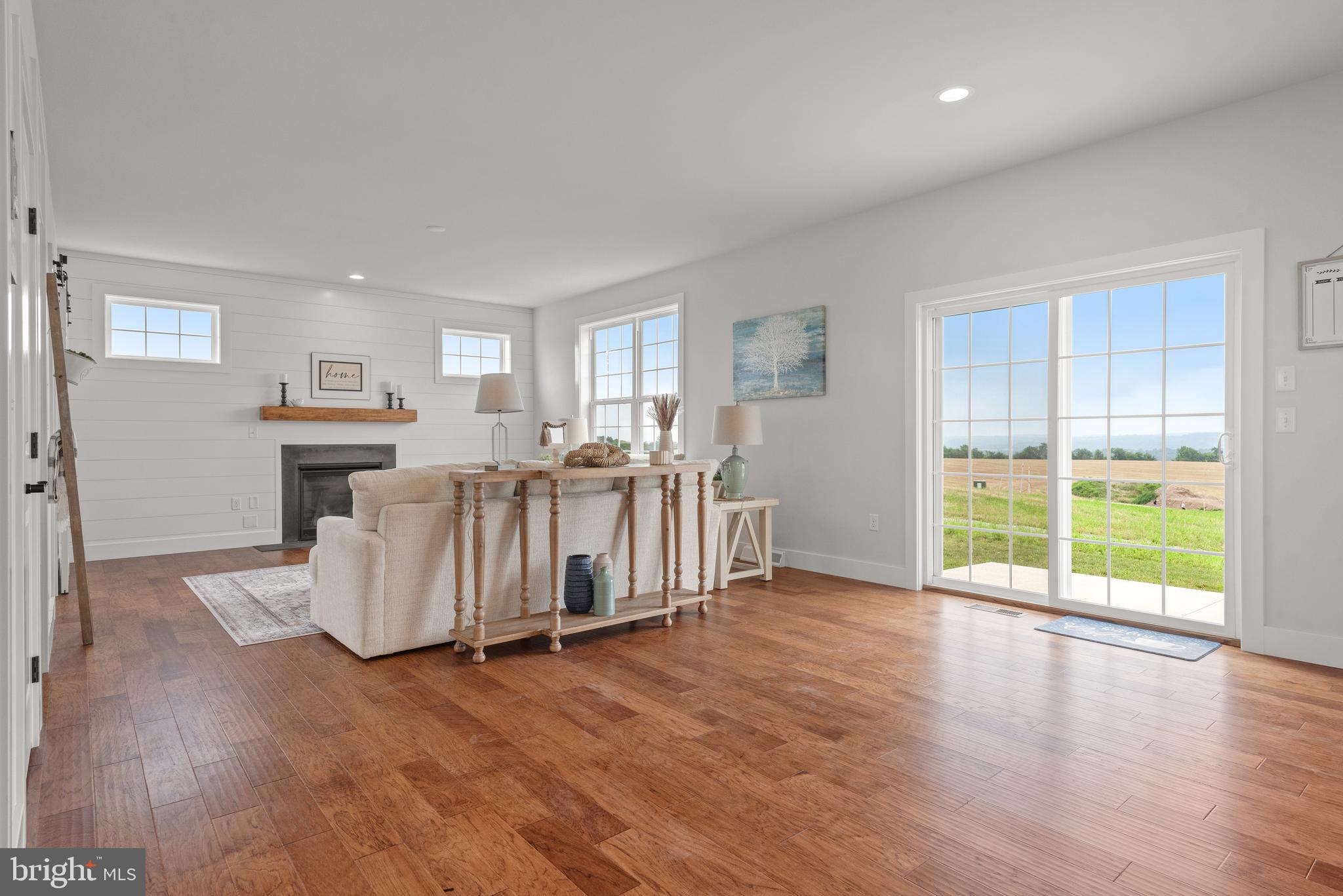 RIVER RIDGE HILLS - Residential