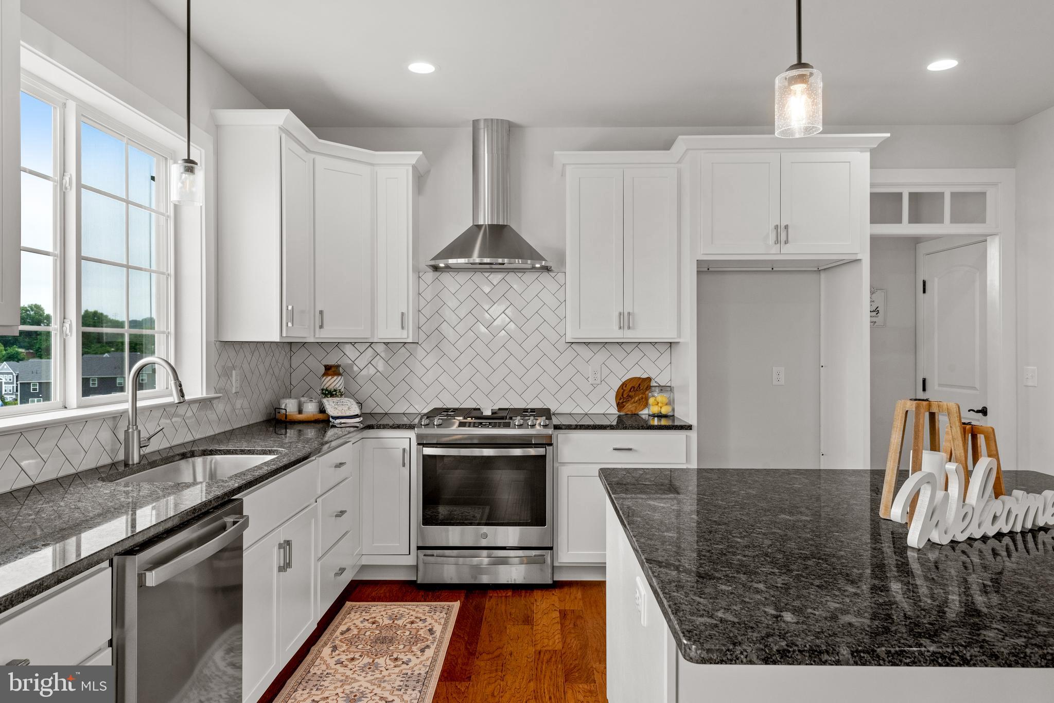 RIVER RIDGE HILLS - Residential