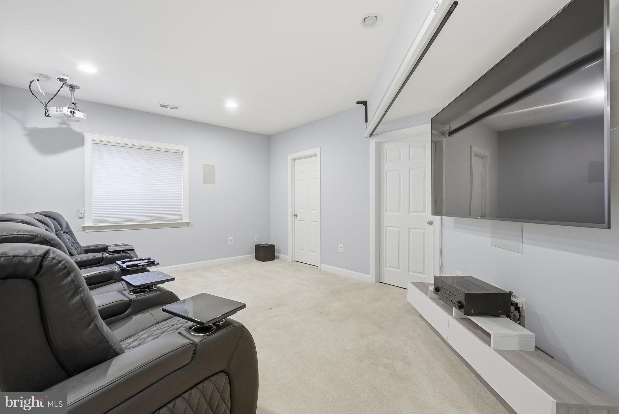 EAGLES POINTE - Residential