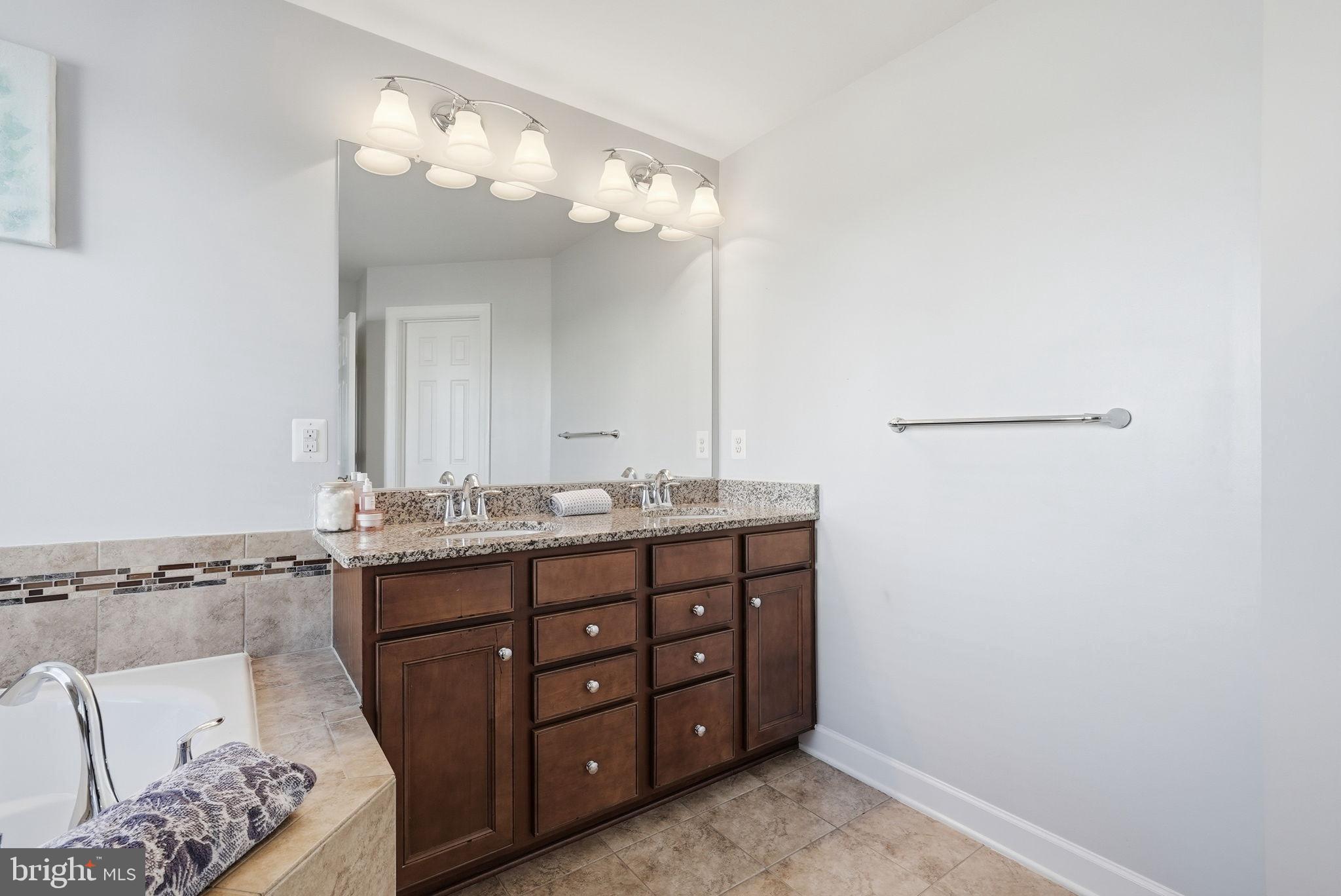 EAGLES POINTE - Residential