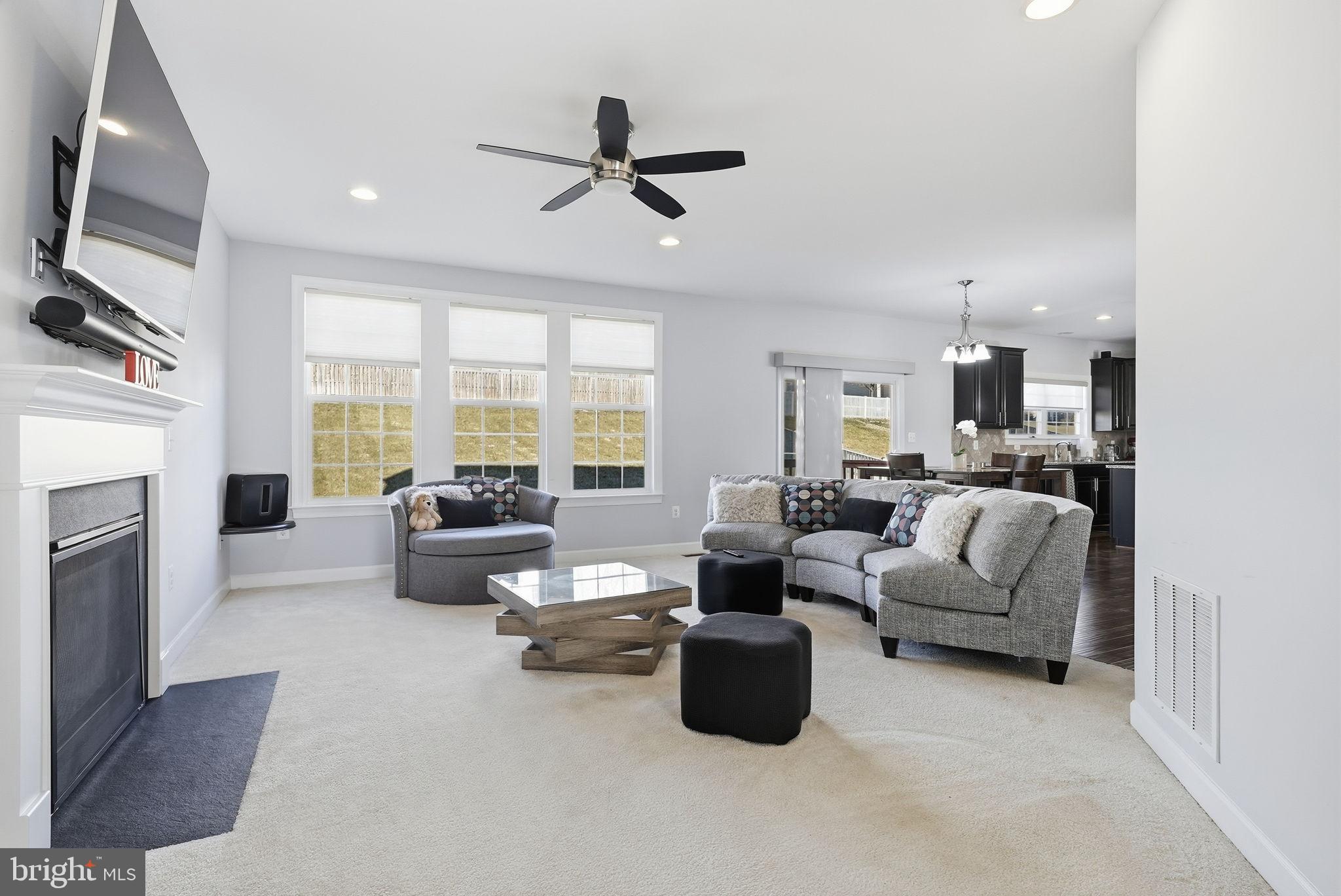 EAGLES POINTE - Residential