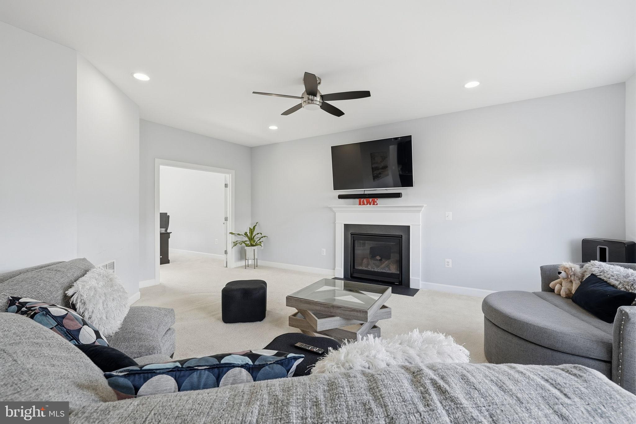 EAGLES POINTE - Residential