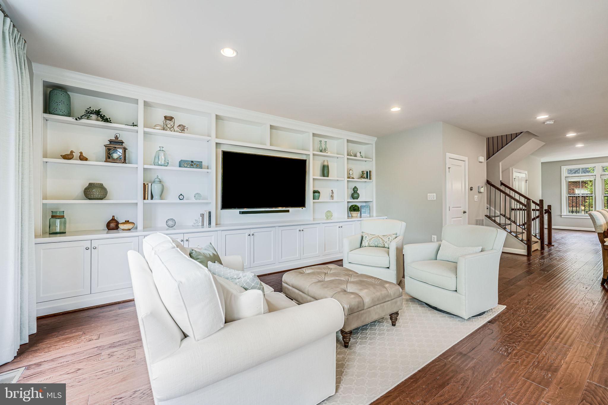 7242 MAGPIE LANE
