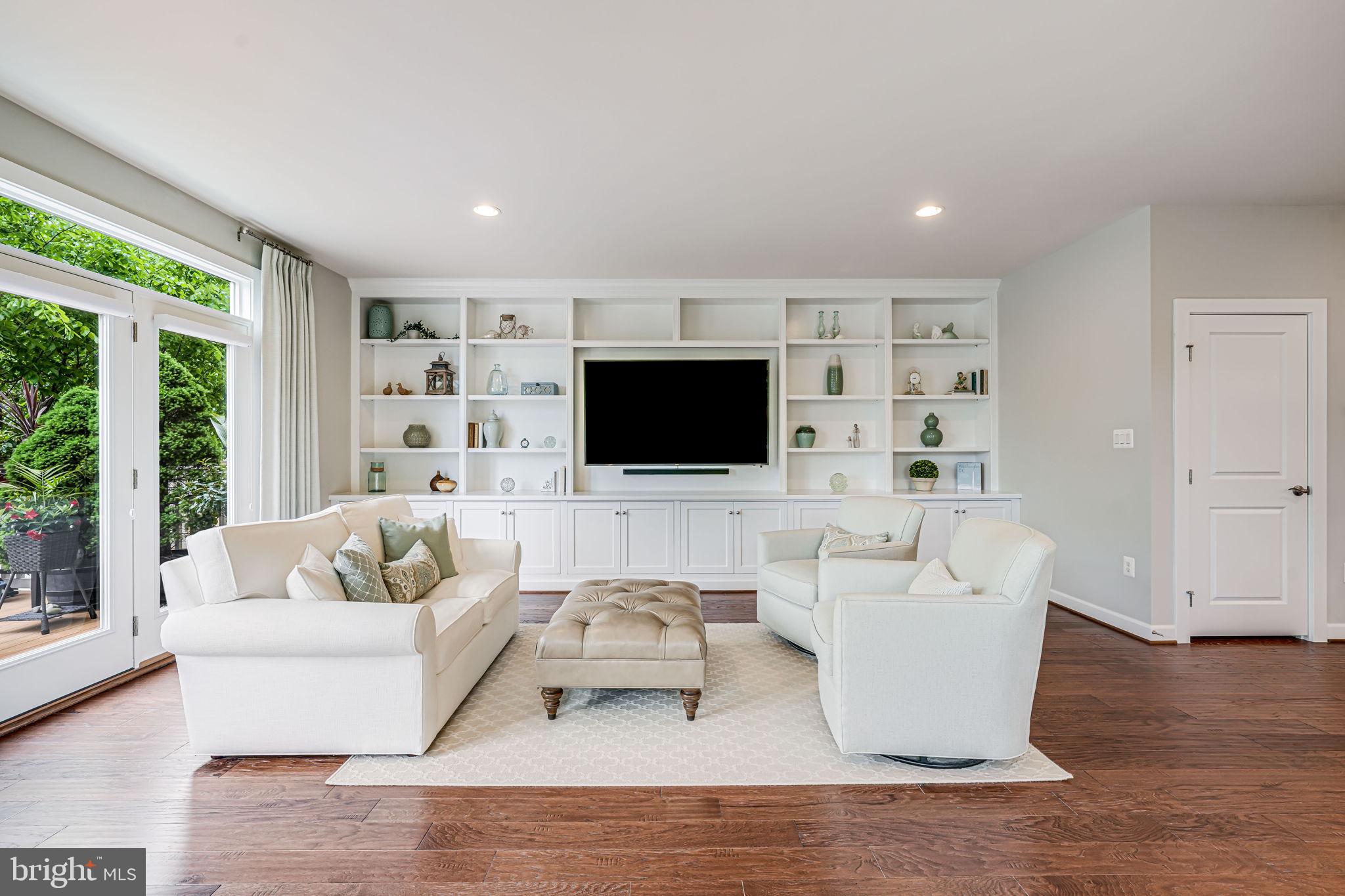 7242 MAGPIE LANE
