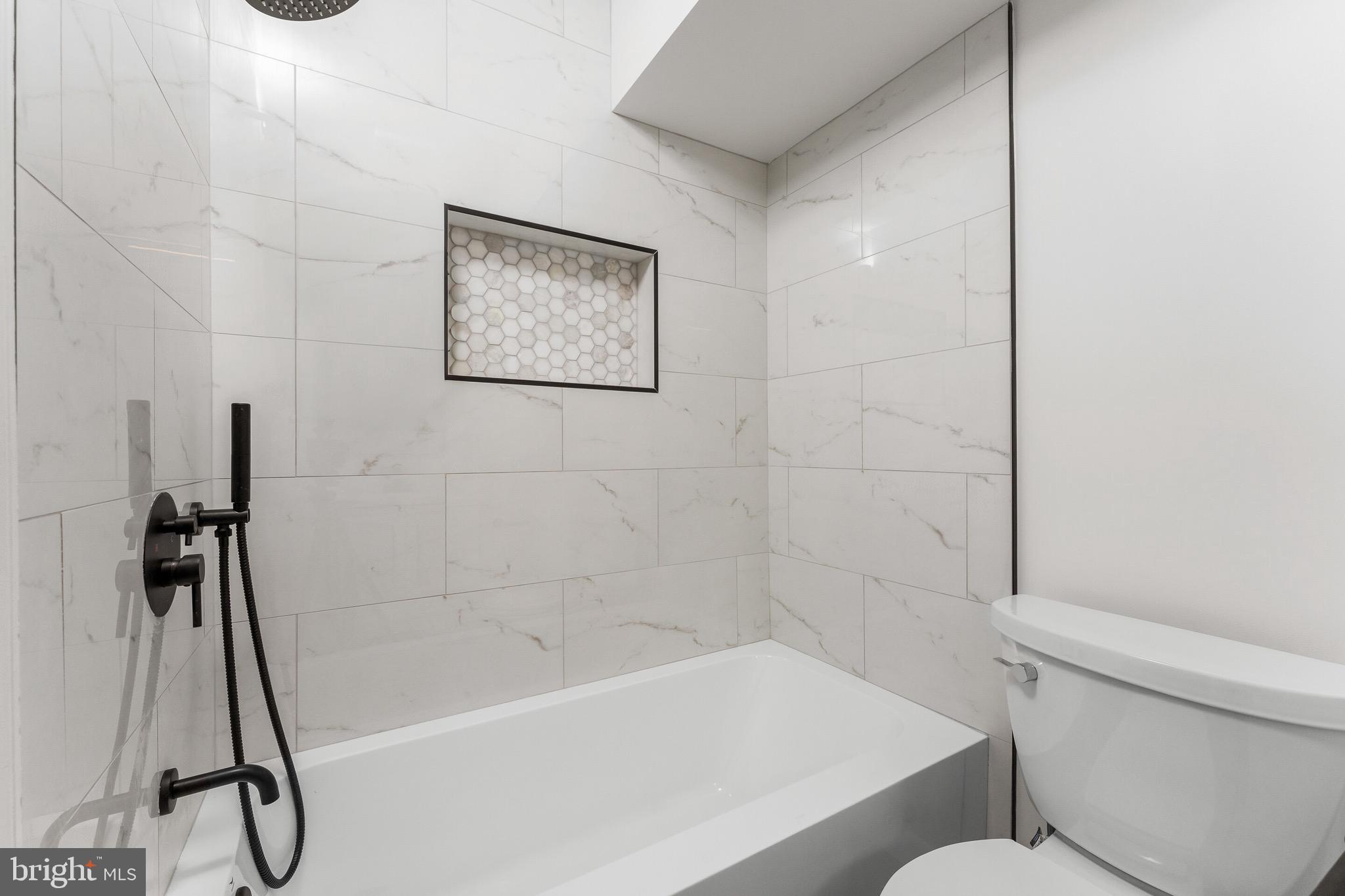 RESTON - Residential Lease