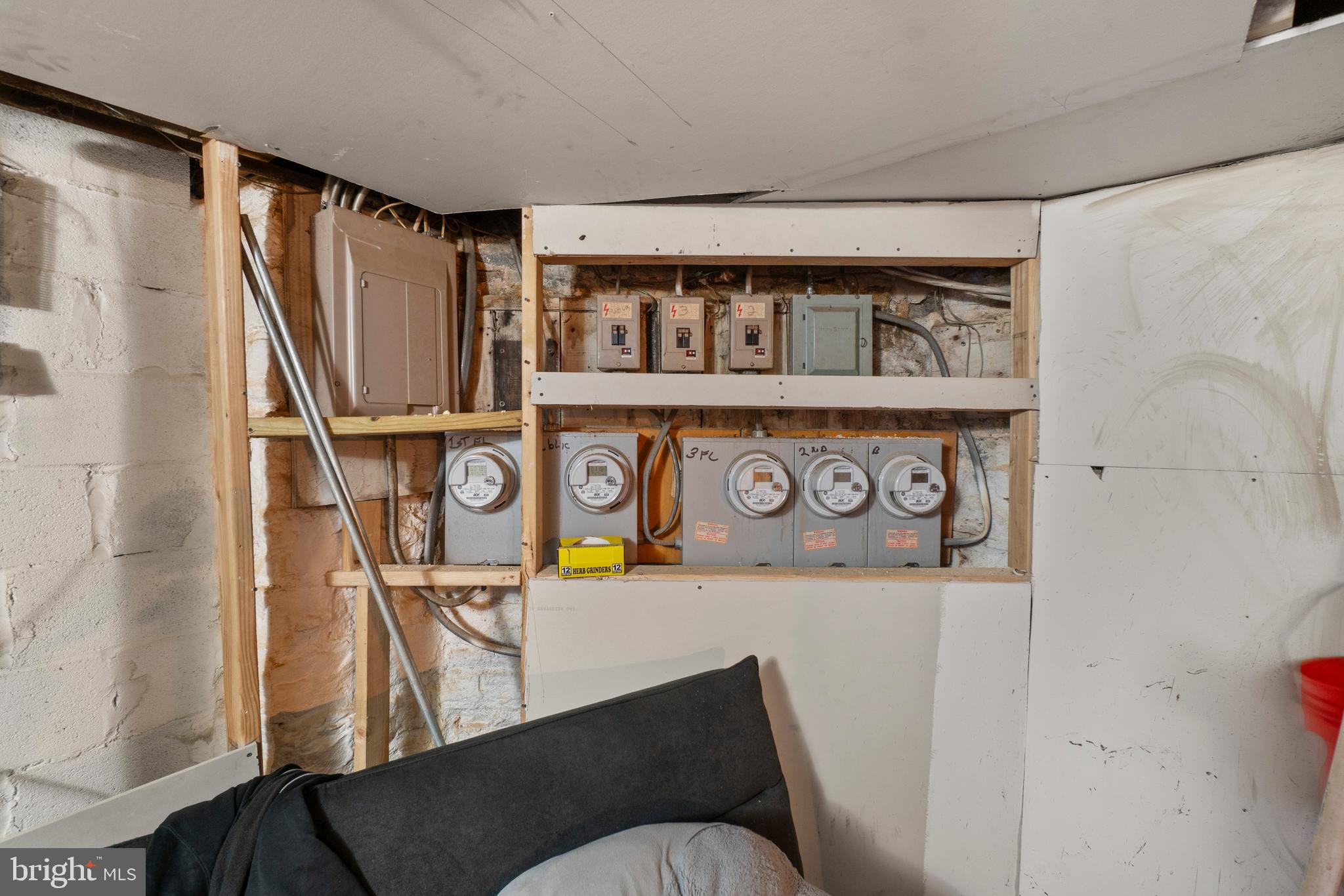 CHARLES VILLAGE - Residential Income