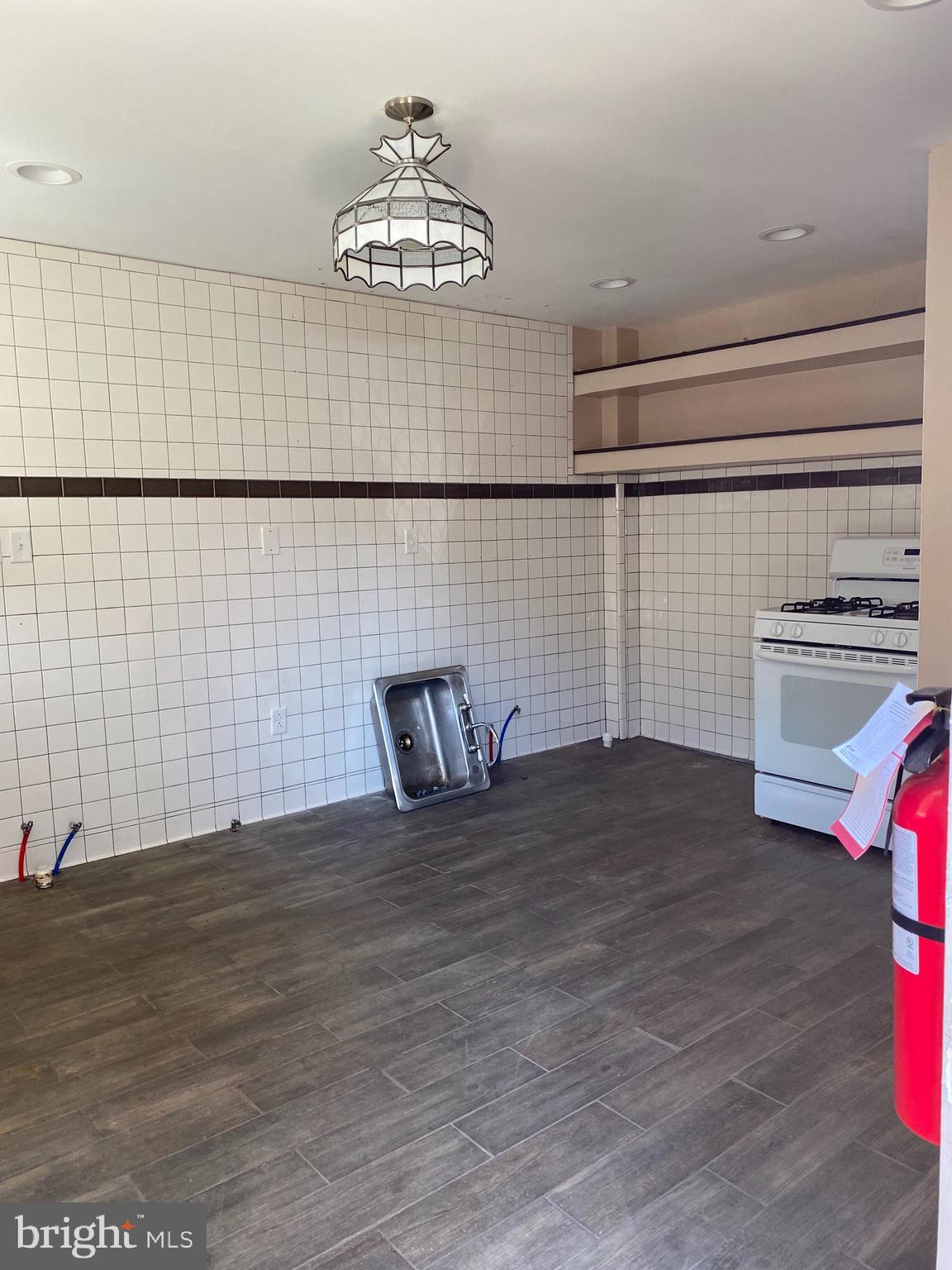 PORT RICHMOND - Commercial Lease