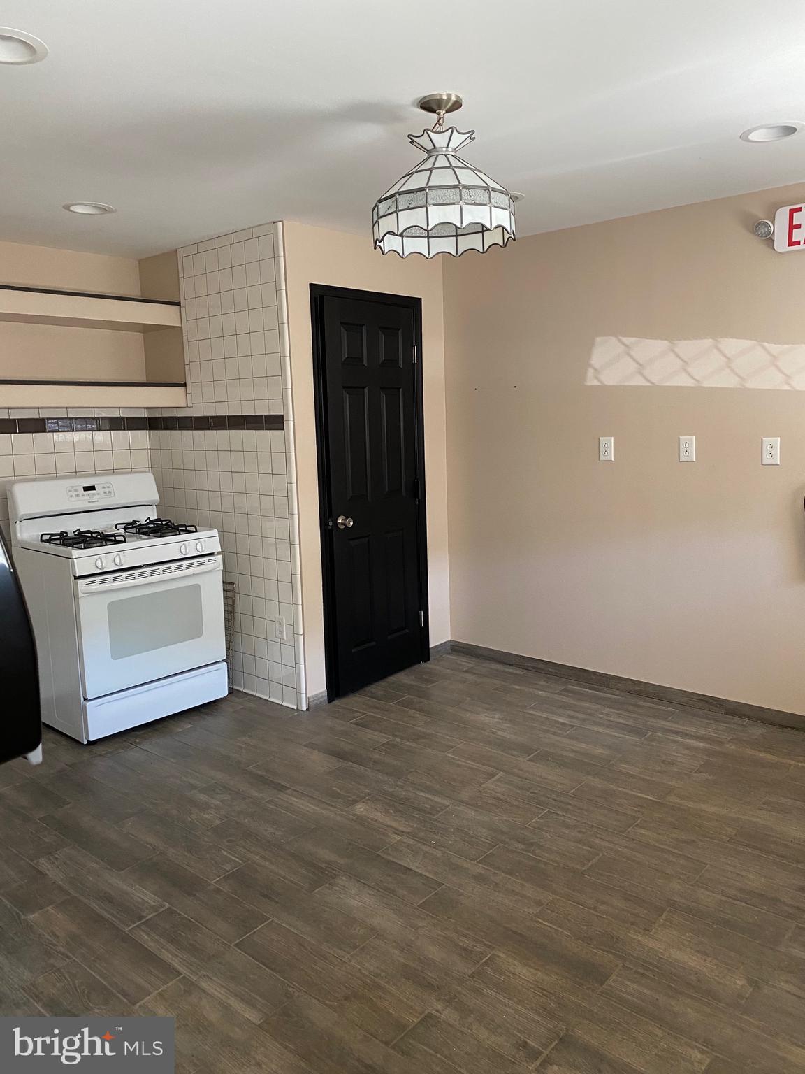 PORT RICHMOND - Commercial Lease