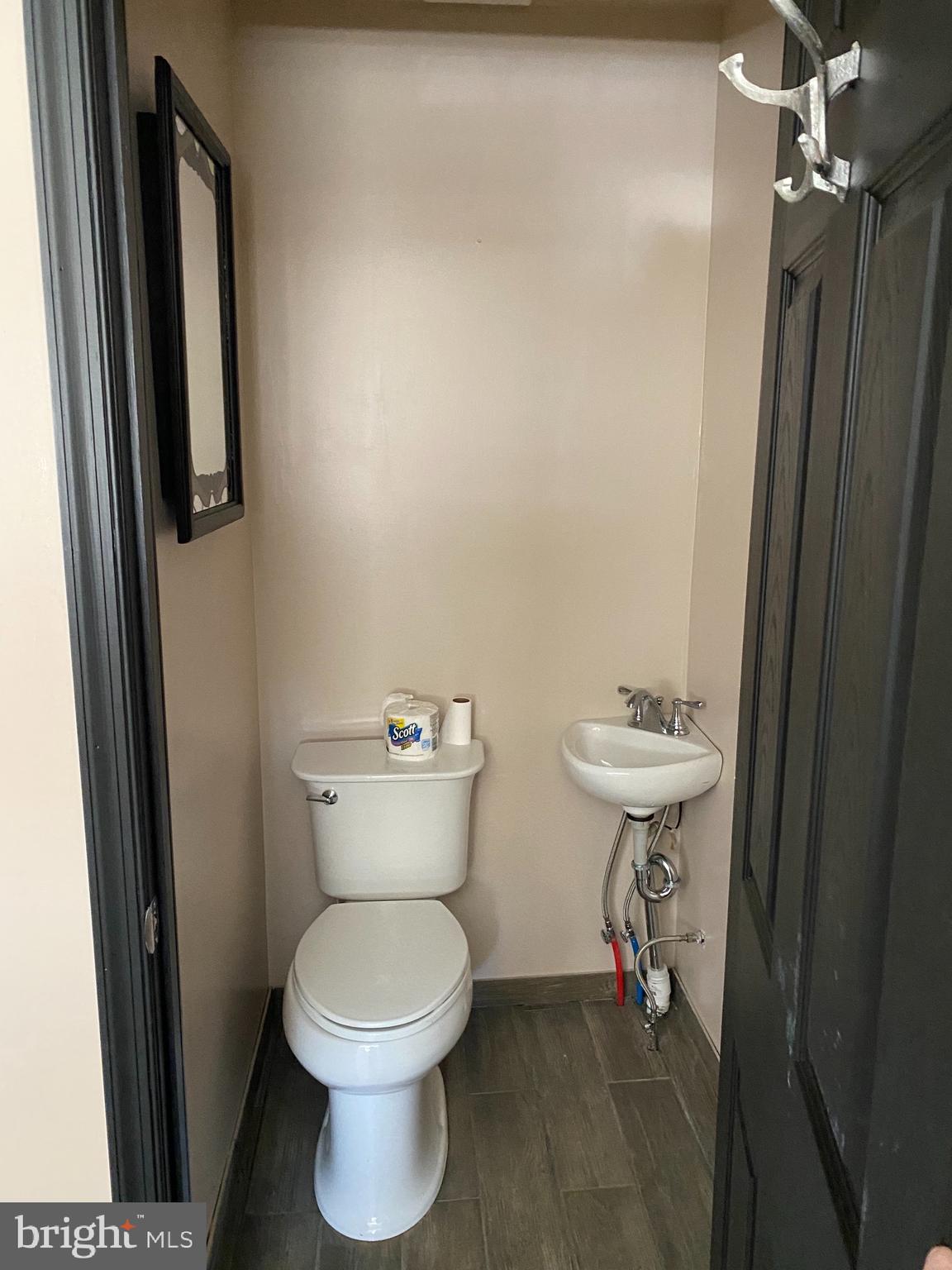 PORT RICHMOND - Commercial Lease