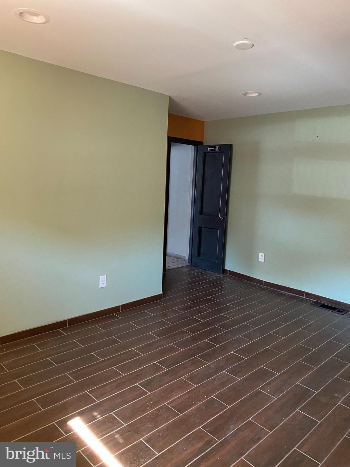 PORT RICHMOND - Commercial Lease