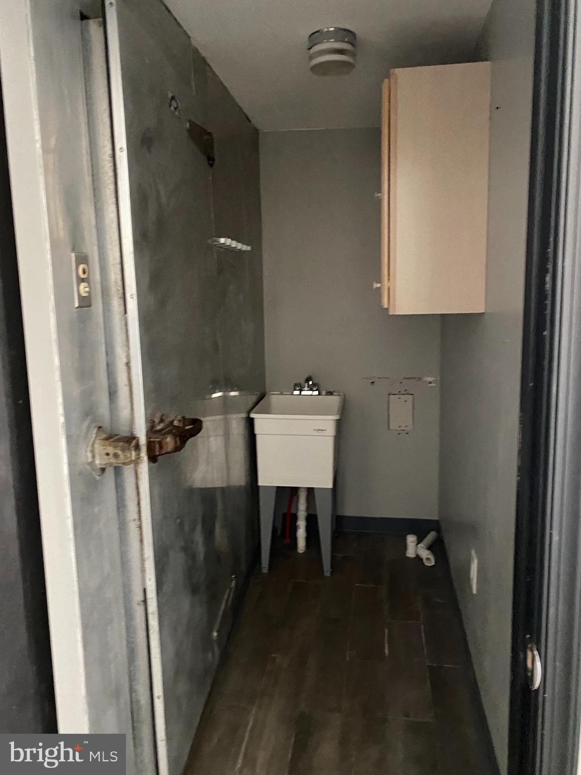 PORT RICHMOND - Commercial Lease