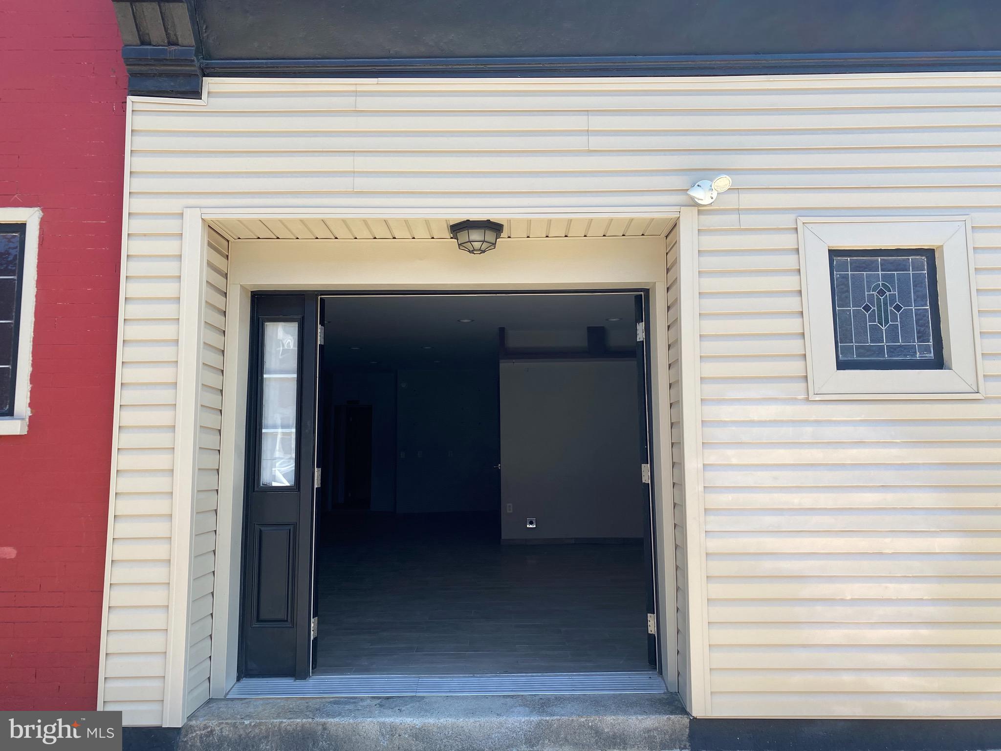 PORT RICHMOND - Commercial Lease