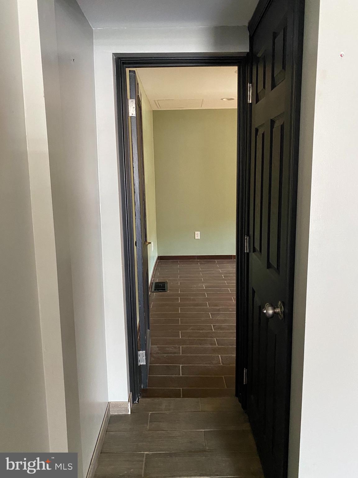 PORT RICHMOND - Commercial Lease