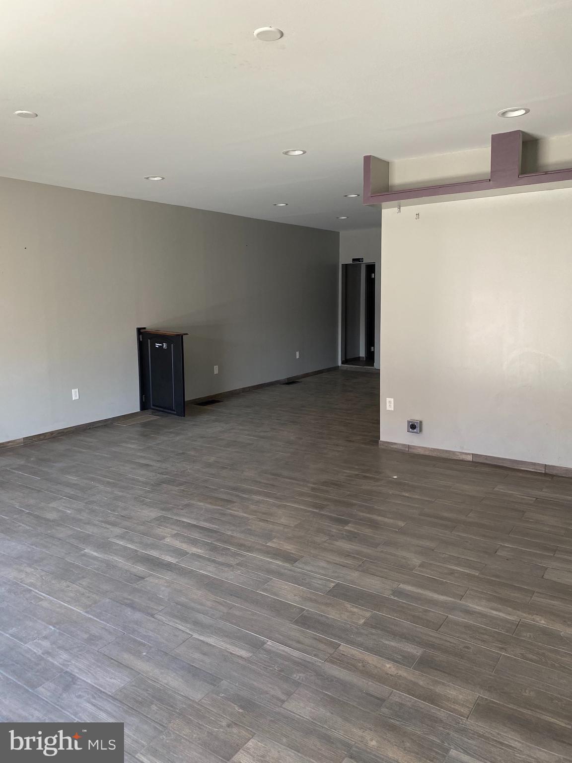 PORT RICHMOND - Commercial Lease