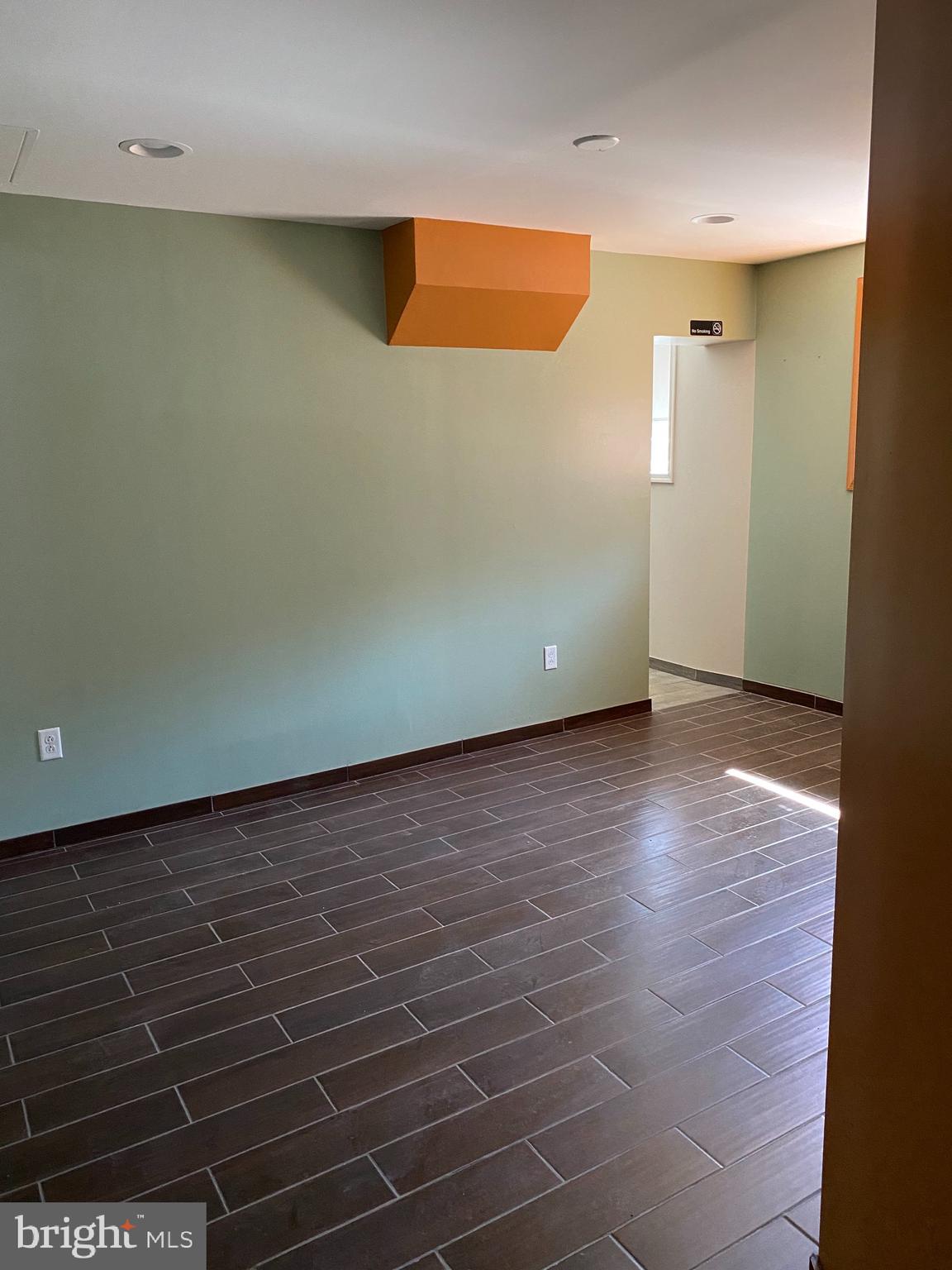 PORT RICHMOND - Commercial Lease