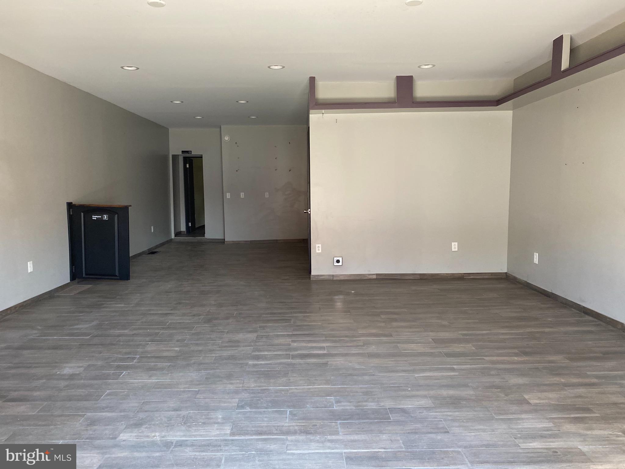 PORT RICHMOND - Commercial Lease