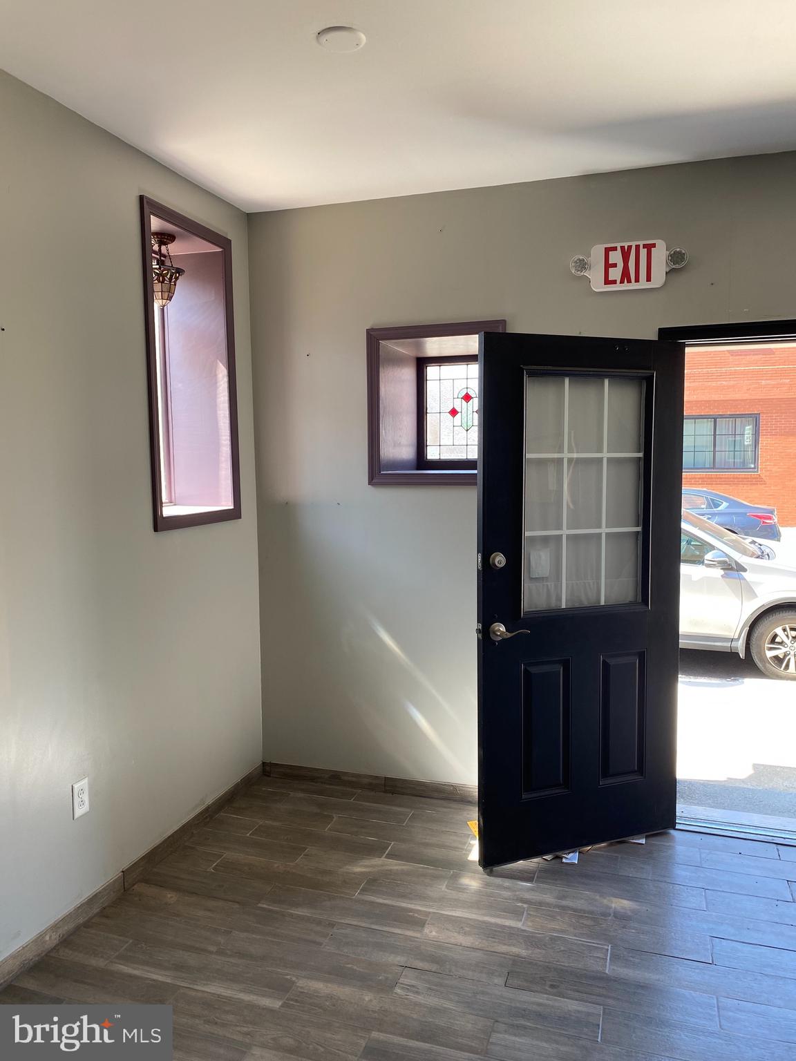 PORT RICHMOND - Commercial Lease